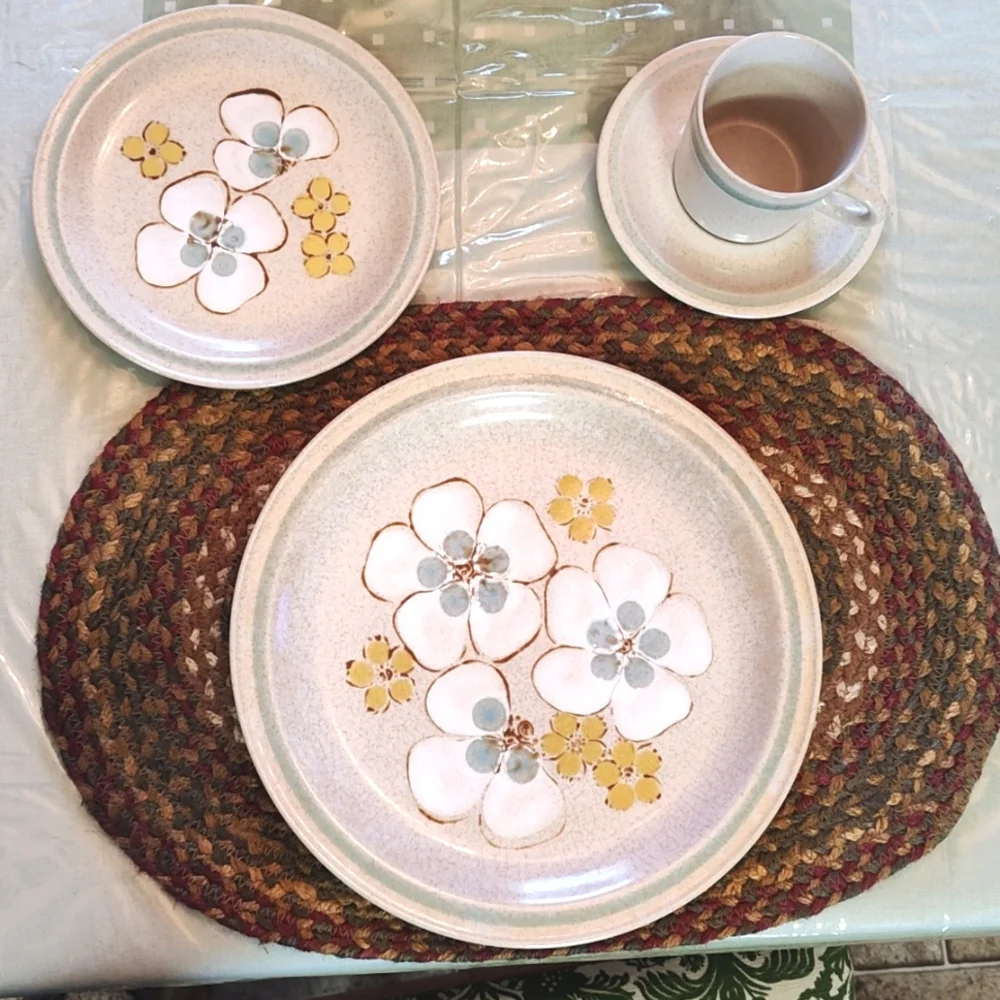 2 PIECES FOR $15 BUNDLE International China Statastone Sweet Briar Mid Century
